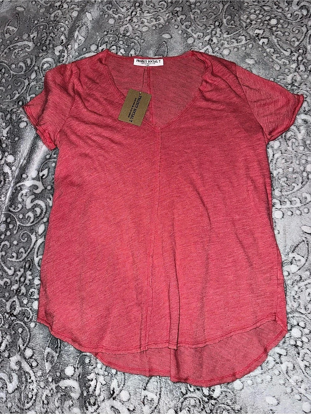 Project Social T Women’s Coral Pink V-Neck High Low Tee Size S NWT